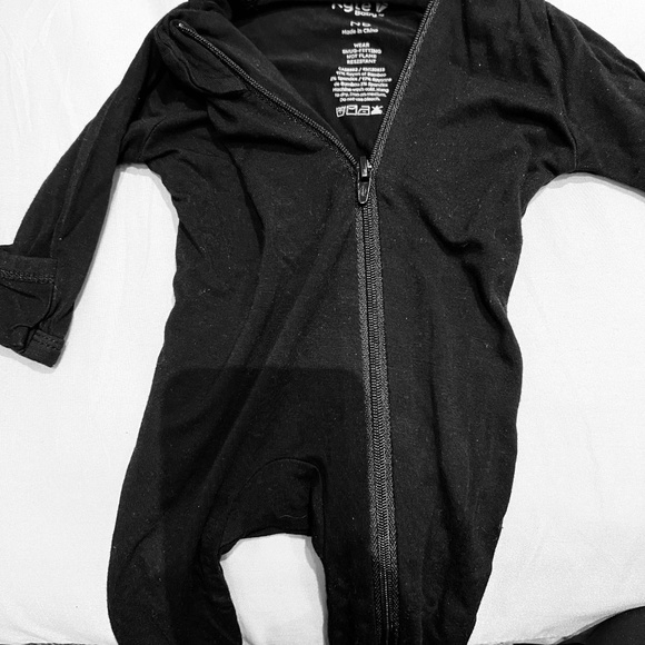 Kyte Newborn Zippered Footie Sleeper Midnight (Black) - Picture 2 of 4